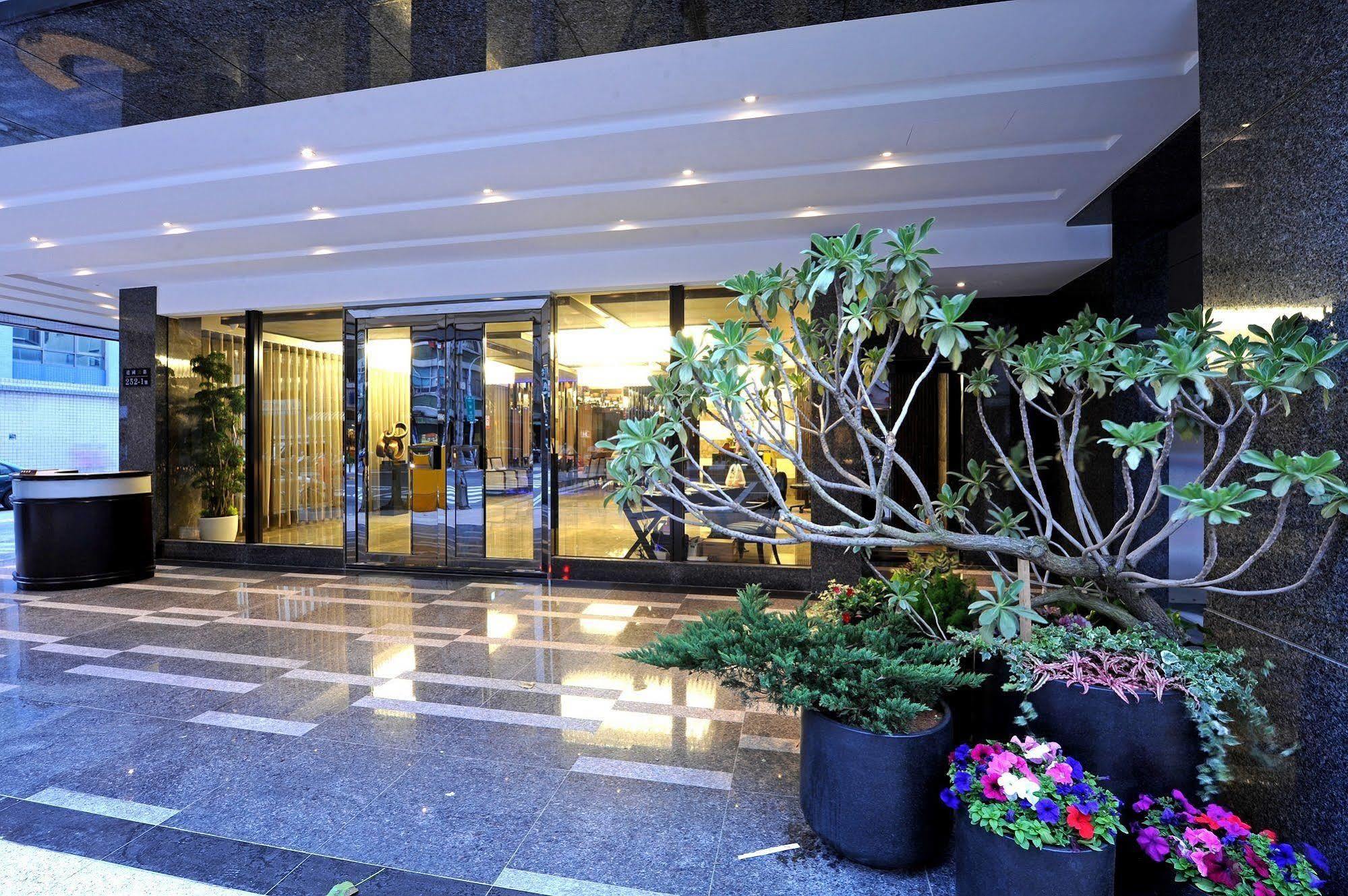 International Citizen Hotel Kaohsiung Exterior photo